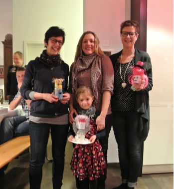 Unsere glücklichen Gewinnerinnen (von links nach rechts): Yvonne Lochner (2. Platz), Martina Eberle mit ihrer Tochter Janina (1. Platz) und Bettina Bachmann (3. Platz)